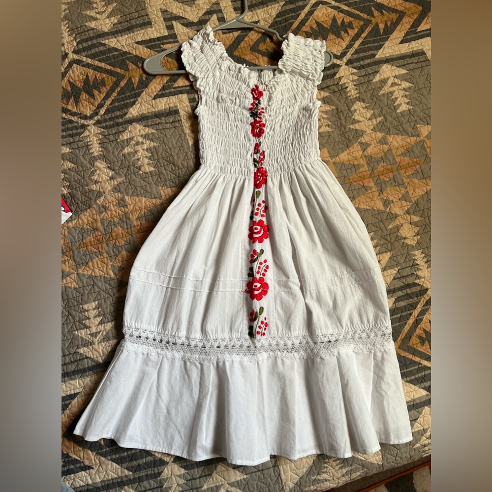 TRADITIONAL MEXICAN WHITE DRESS NEW